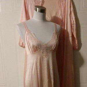 VANITY FAIR Vintage Pink Lace Peignoir Nightgown Gown & Robe Small Bust 34